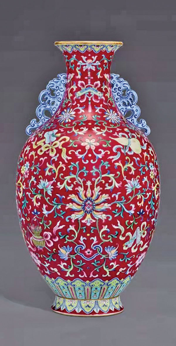 ◆乾隆 洋彩胭脂紫地暗八仙雙鳳耳瓶