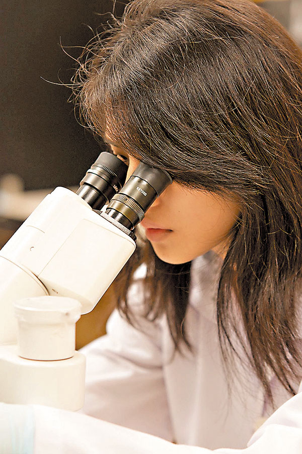 ◆許鳳環在實驗室研究細胞。受訪者供圖