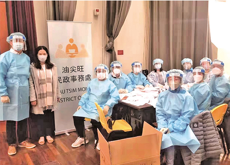 ◆ 王子成常務副主席響應民政處及義工聯盟的呼籲,組織地區義工協助包裝快速測試核酸劑。