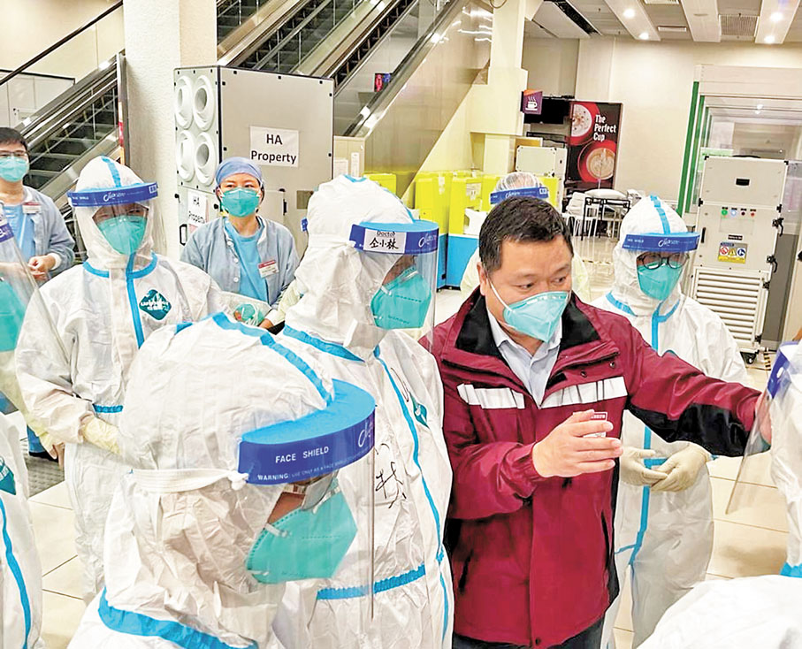 ◆中央政府援港抗疫中醫專家組到新冠治療中心（亞博館）了解香港和內地醫護團隊合作治療新冠病人。