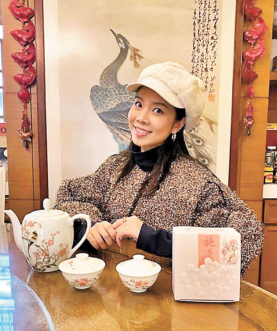 ◆林穎施多才多藝，演出之餘開發文創品茶事業。