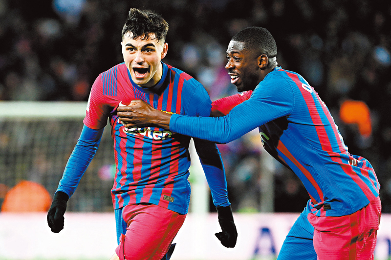 ◆柏迪(左)上仗西甲接應奧士文尼迪比利助攻奠勝，這兩位巴塞中前場年輕球員都正值佳態。 法新社