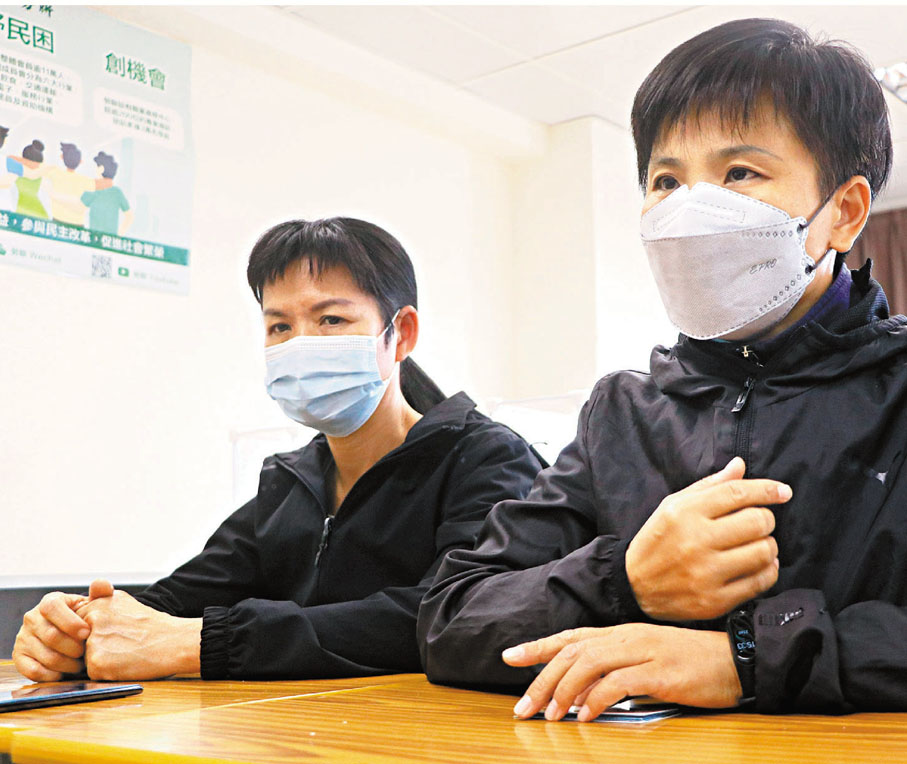 ◆港鐵承辦商高鐵站保安陳小姐（左）和楊小姐。 香港文匯報記者 攝