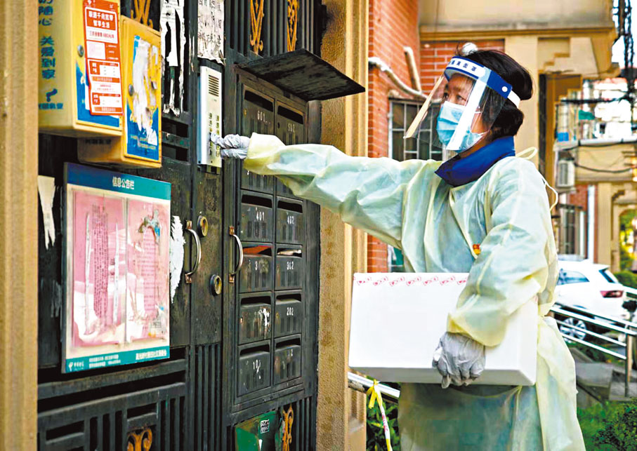 ◆ 志願者為上海市民配送物資。 受訪者供圖