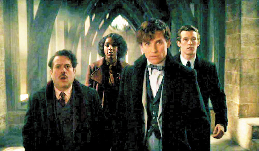 ◆鄧不利多召集人馬攜手對付葛林戴華德。