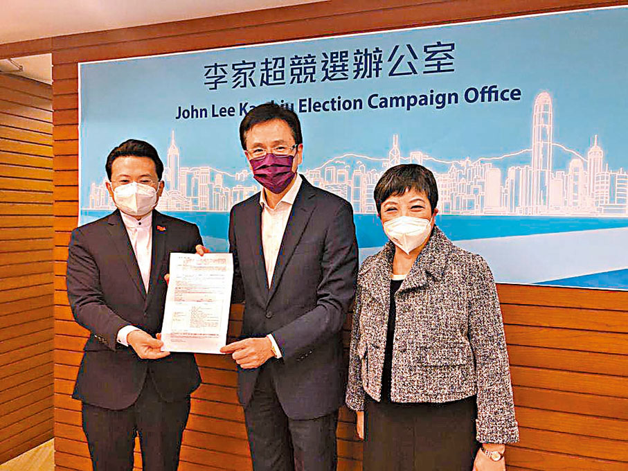 ◆ 孫東遞交提名表。