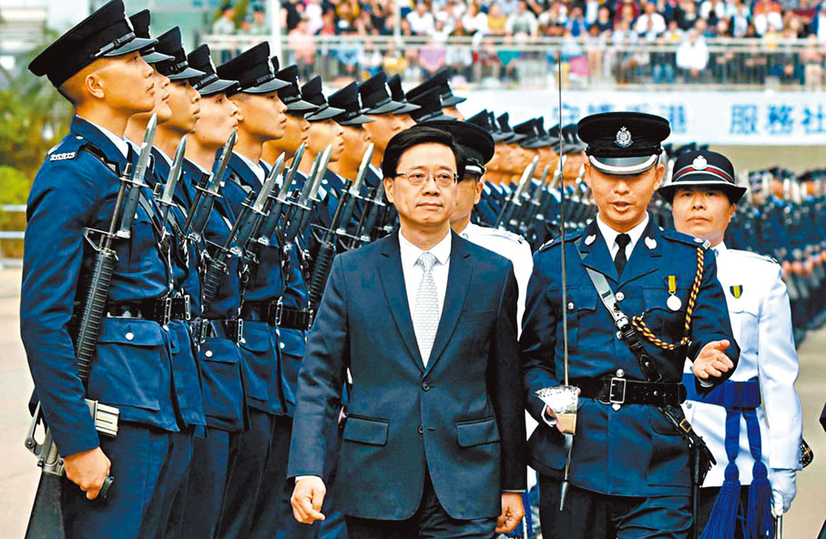 ◆ 李家超出席香港警察學院結業會操。 資料圖片