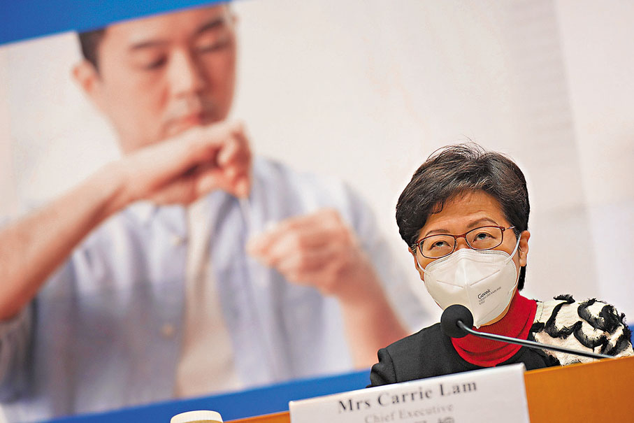 ◆林鄭月娥表示，目前3歲至11歲的疫苗接種率僅得62%，政府現階段不會於中小學及幼稚園推行「疫苗通行證」。