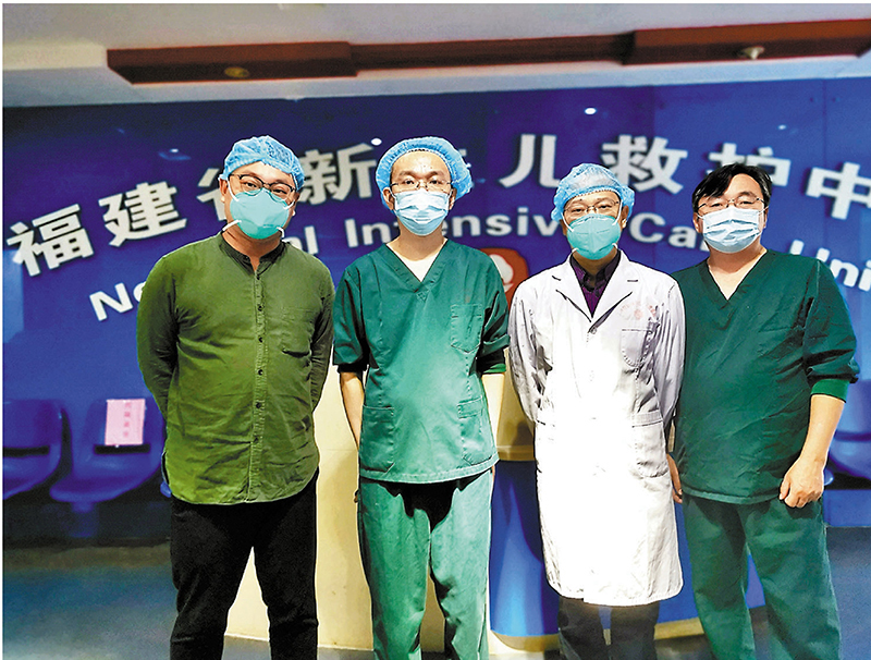 ◆潘宏光（右一）與泉州醫生合影。  受訪者供圖