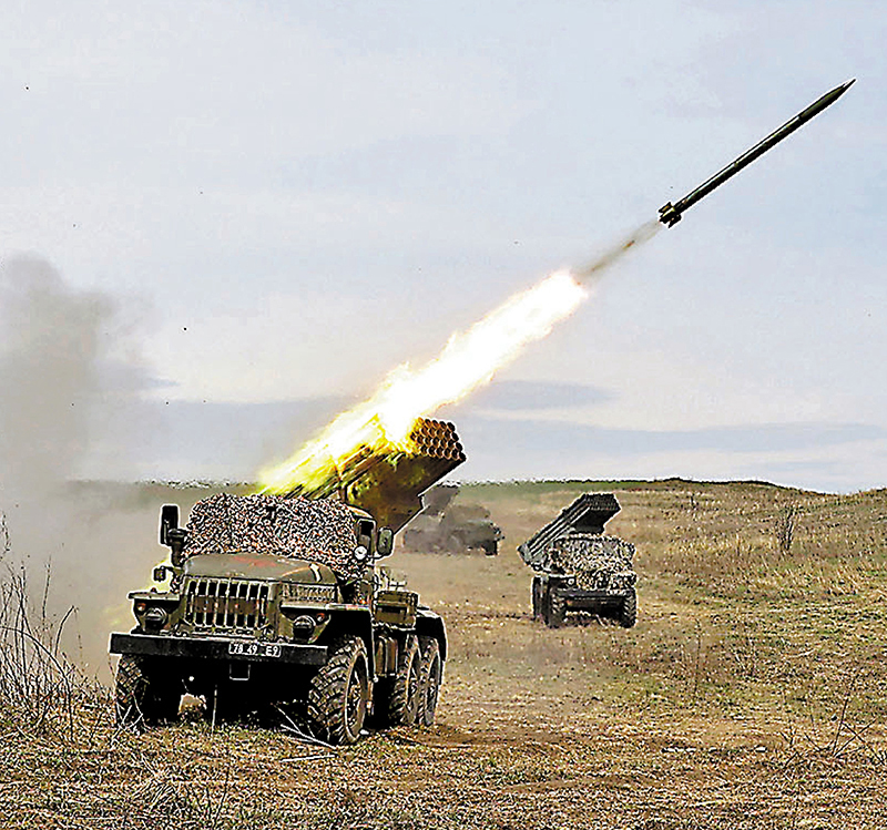 ◆部署在烏東盧甘斯克的烏軍向俄方陣營發炮。 法新社