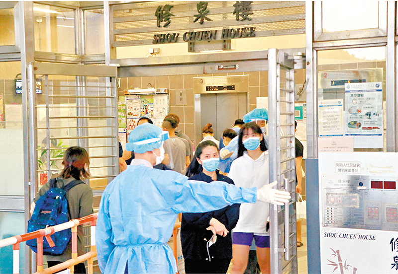 ◆沙田水泉澳邨修泉樓昨天下午四時起圍封強檢。 香港文匯報記者  攝