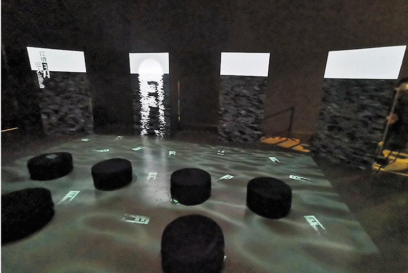 ◆《詩藏萬象》多媒體展示詩句「江清月近人」。