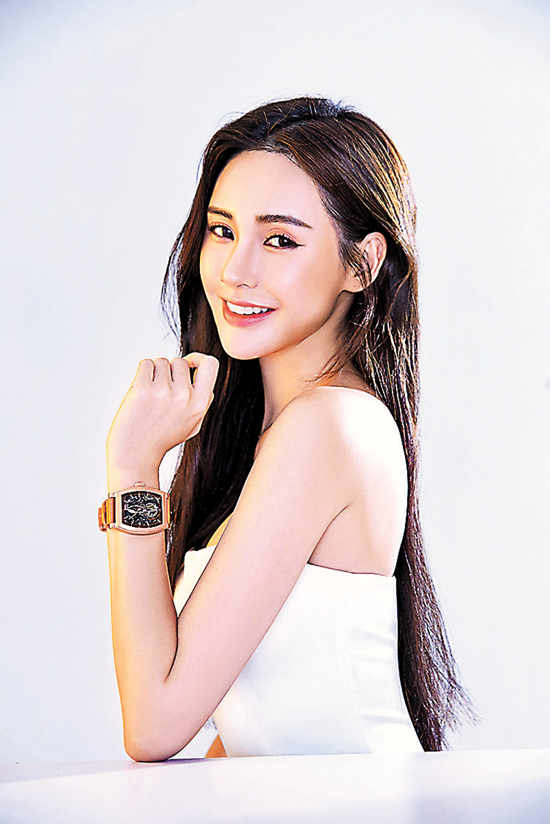 ◆Yumi與萬希泉合作推出的「無限可能陀飛輪腕錶」。