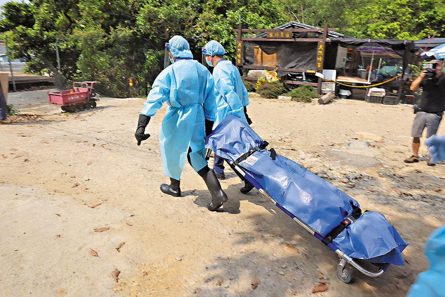 ◆女死者遺體。   香港文匯報 記者 攝