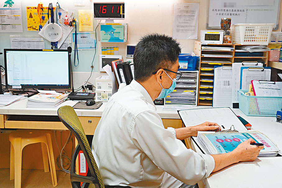 ◆劉護士服用中藥後，染疫的後遺症明顯有所改善。 香港文匯報記者 攝