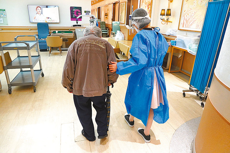 ◆鄭伯伯確診後服用中藥，復元得比想像中快。香港文匯報記者 攝