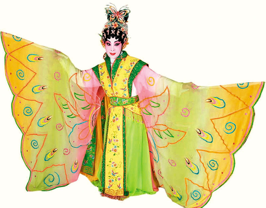 ◆陳銘英會穿上比較罕見的七彩電燈蝴蝶衫。