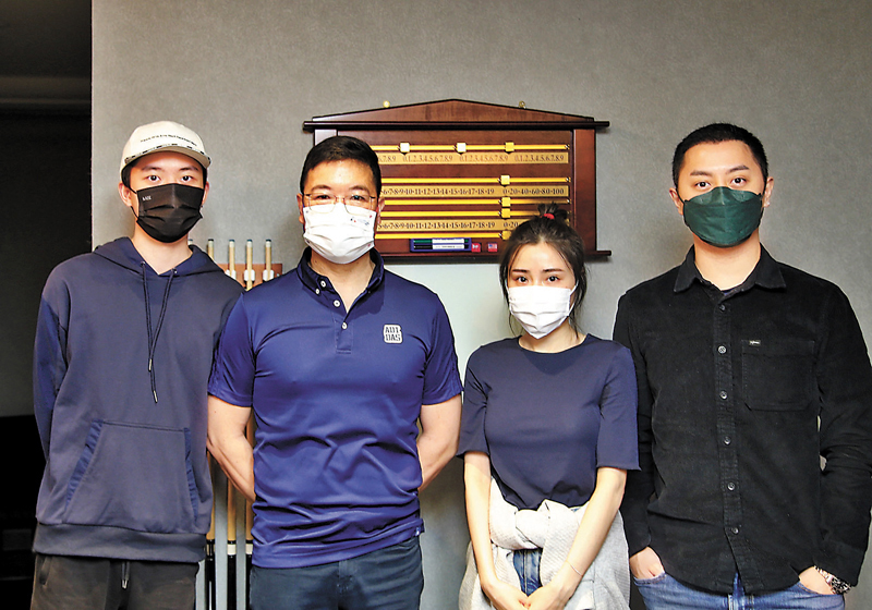 ◆張家瑋（左起）、黃德華、張綺婷及李子豪接受香港文匯報專訪訴苦。香港文匯報記者黎永淦  攝