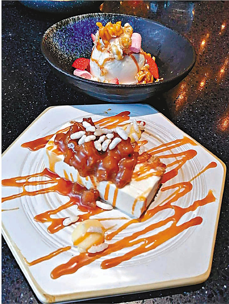 ◆紐約冰淇淋及紐約芝士蛋糕配波旁蘋果醬和肉桂碎