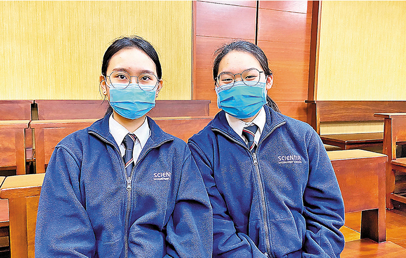 ◆ 馮焯君（左）和麥可欣均認為，她們的非學術表現可望於計劃下獲得認可，感覺多年努力沒有白費。 香港文匯報記者  攝