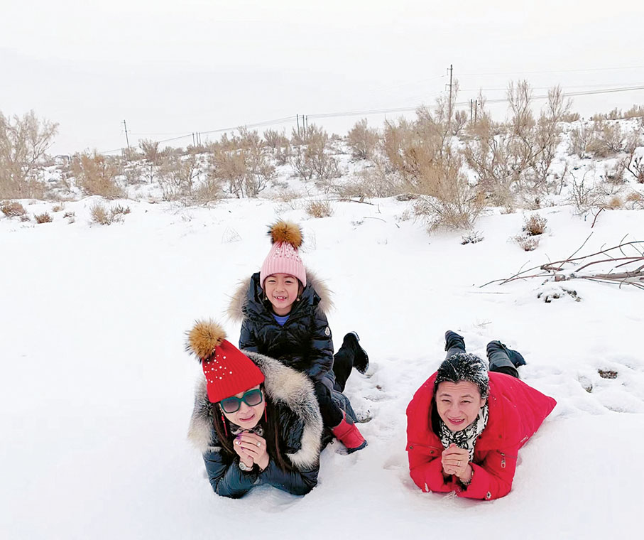 ◆吳夢盈（左一）和女兒（左二）冬天一起返鄉。