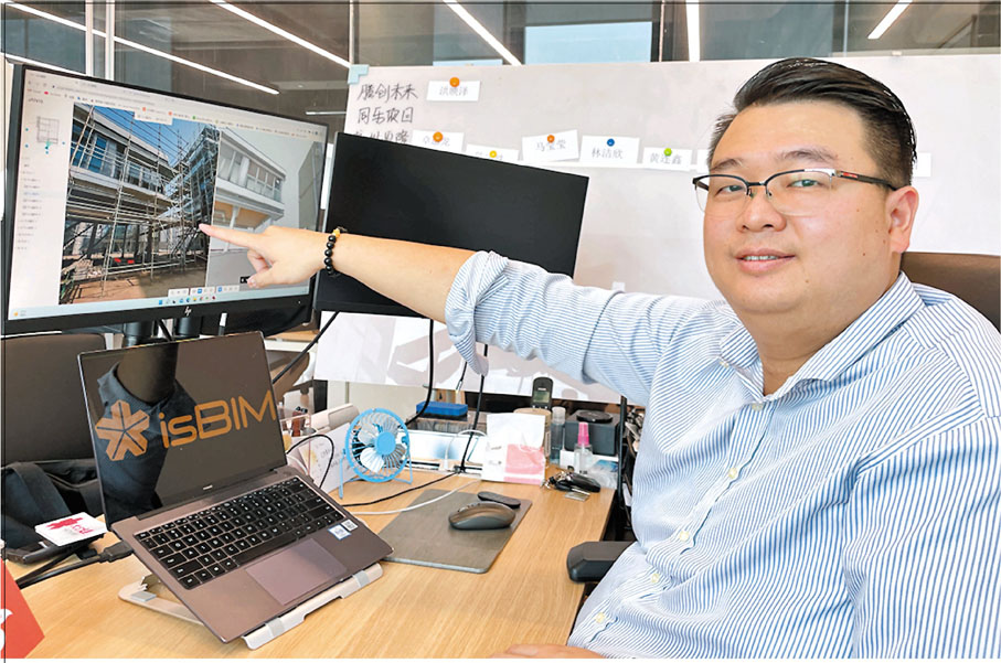 ◆深圳互聯立方創始人張啟源表示，「鷹眼」模塊可以幫助客戶進行建築工程的遠程管理。 香港文匯報記者胡永愛  攝