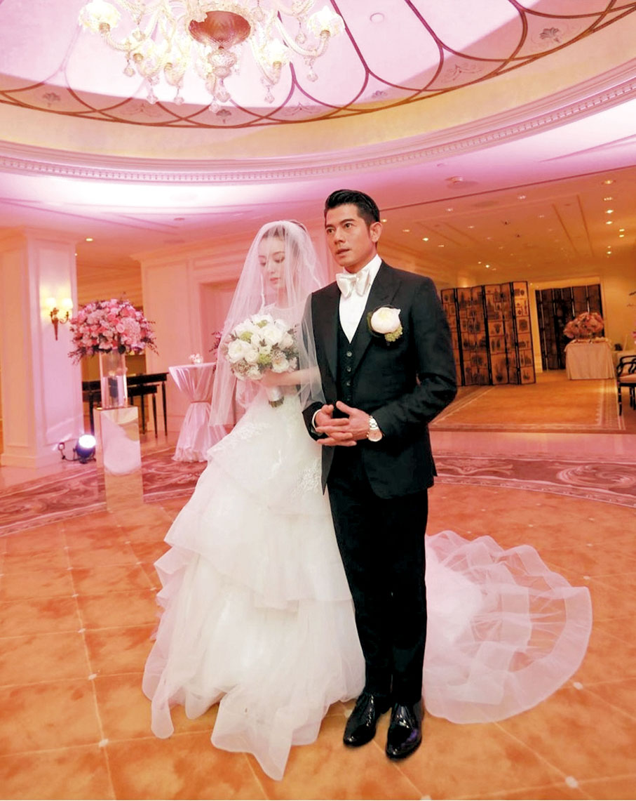 ◆ 方媛上載了當年與城城結婚的照片。