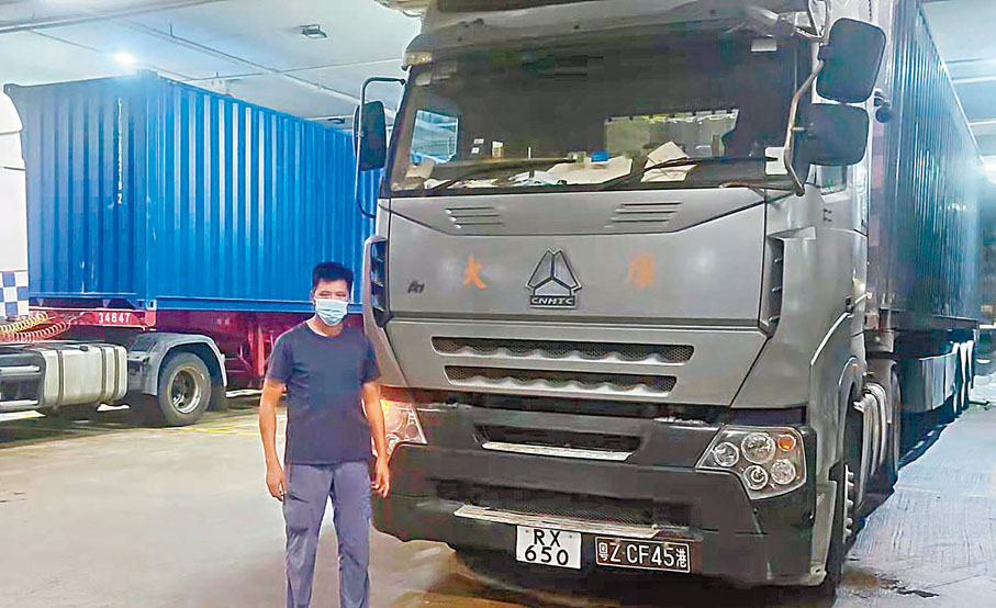◆陳文送指，現在開一趟物流車需要兩天時間，感覺很辛苦。