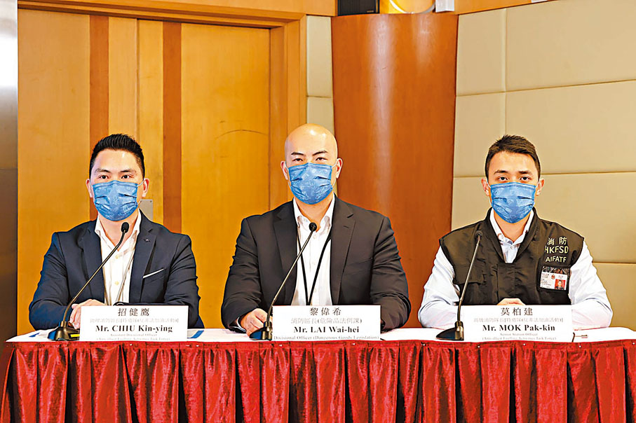 左起：招健鷹、黎偉希及莫柏建交代案情。 香港文匯報記者  攝