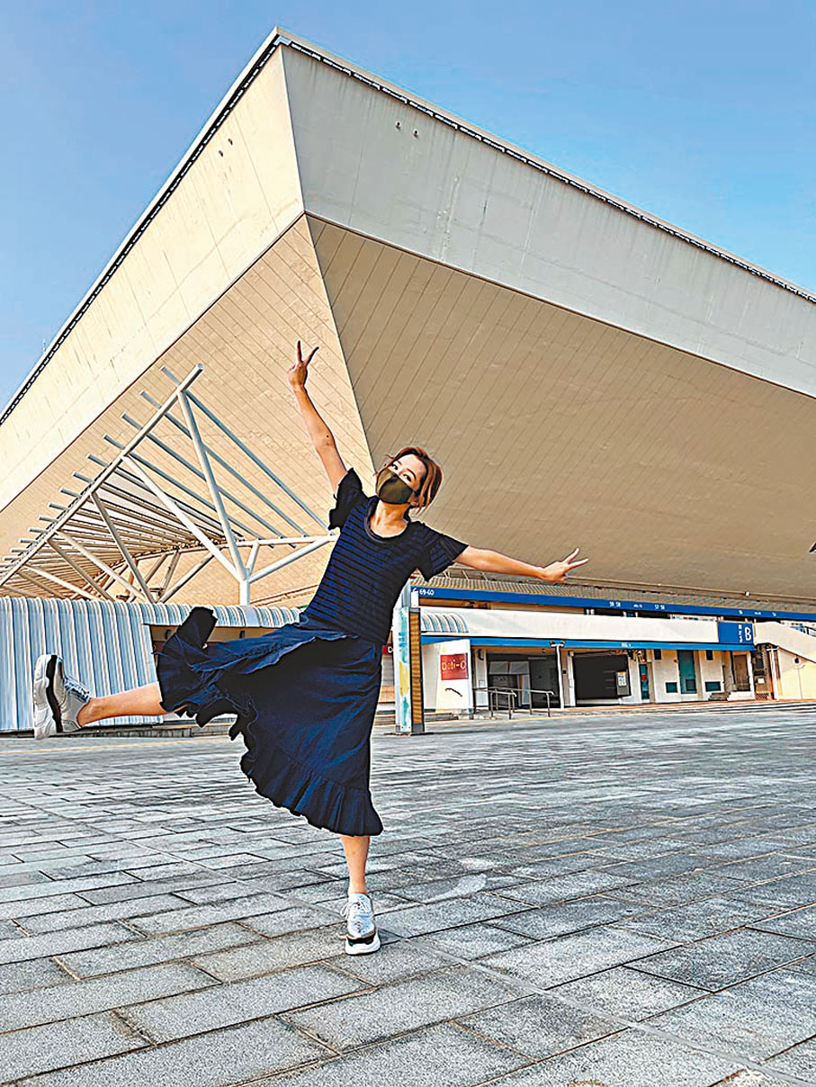 ◆ Jade專程去到紅館拍片向Fans報喜。