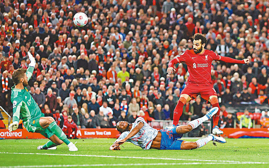 ◆穆罕默德沙拿(右)射成4：0瞬間。 路透社