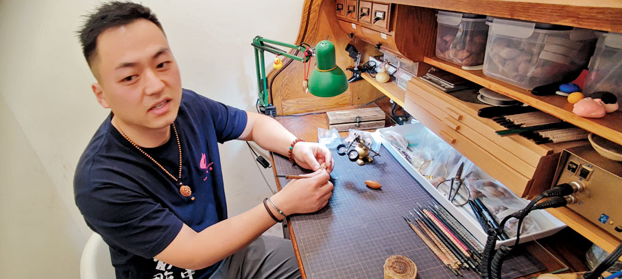 ◆高華林認為，核雕作品表現了作者的情感。