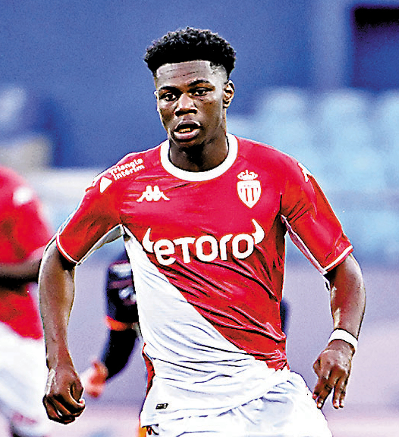 ◆曹亞文尼是坦哈格防中位置首選。  法新社