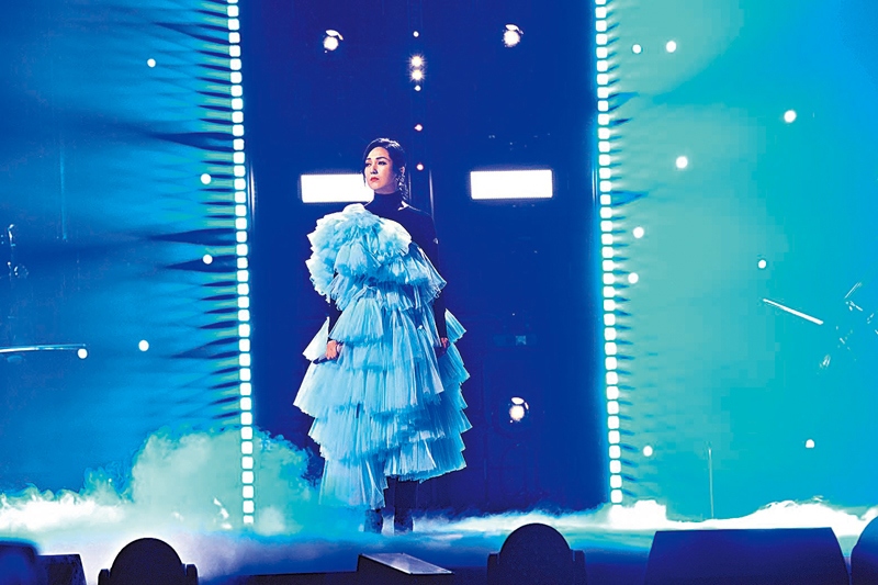 ◆楊千嬅指《無條件》這首歌陪伴自己走過低潮。