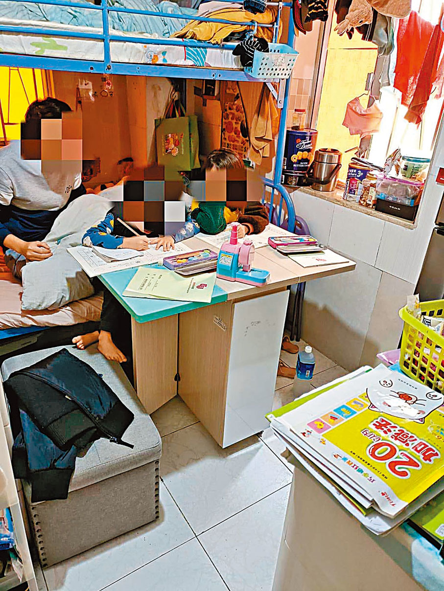 ◆劏房戶吳女士表示，業主釐定電費時一般比「公價」高，天氣漸炎熱需常開啟冷氣機，曾試過一個月被收取700多元電費。