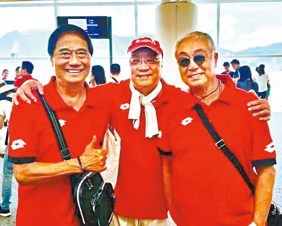 ◆曾江在馬來西亞和好友葉尚華（左一）相聚。溫柳媚供圖