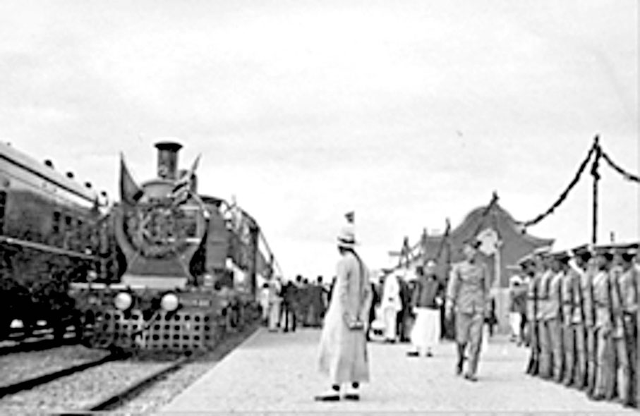 ◆1911年10月5日，廣九鐵路（華段）開通儀式。圖為蒸汽火車Kitson Class 2號機車。