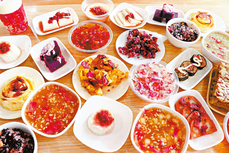 ◆ 雲南大學「玫瑰宴」已經推出了49個菜品。     受訪者供圖