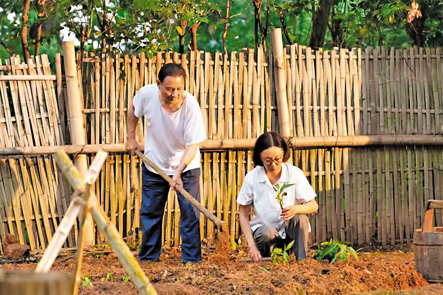 ◆劇中小平和夫人卓琳在勞動。