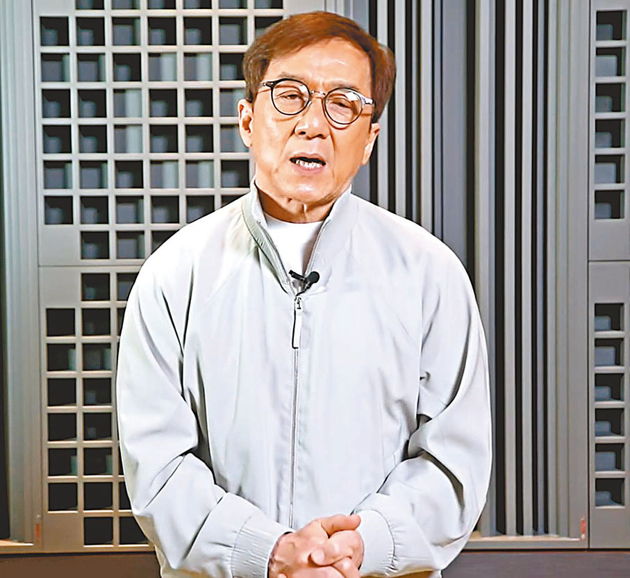 ◆ 成龍拍攝悼念影片向王羽致敬。