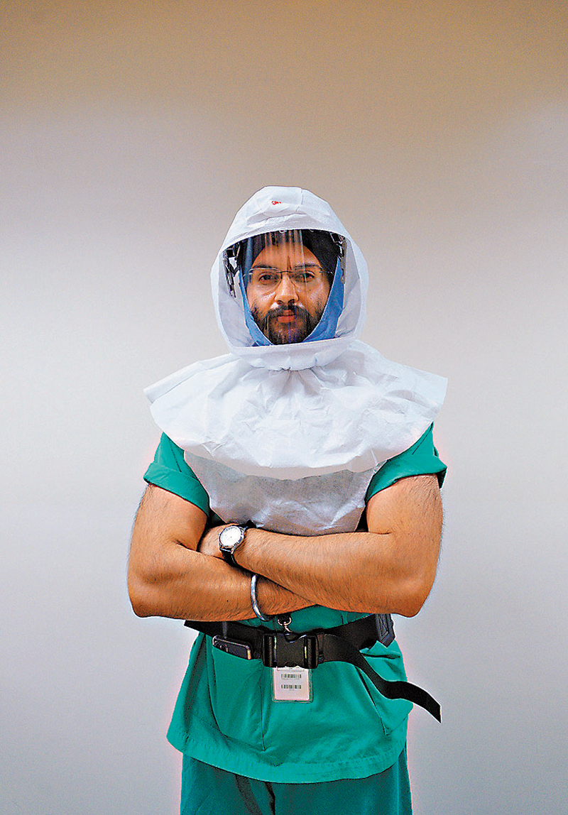 ◆威院為「星星醫生」訂製儼如太空衣頭盔的頭罩。受訪者供圖