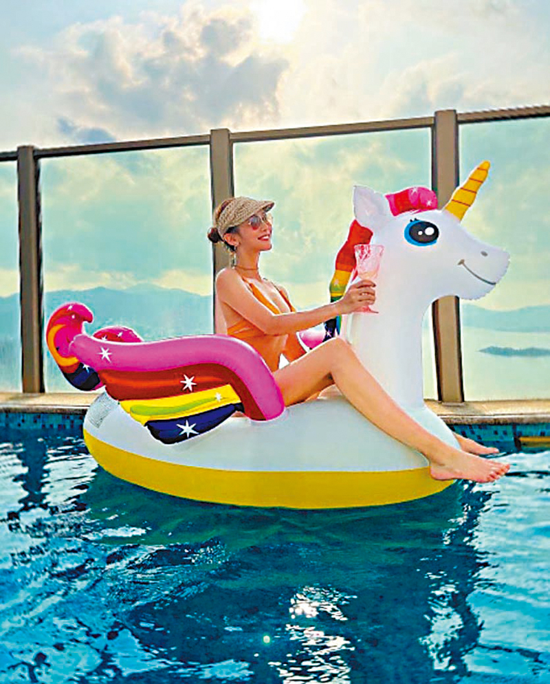 ◆ 陳靜以水示人行下水禮。