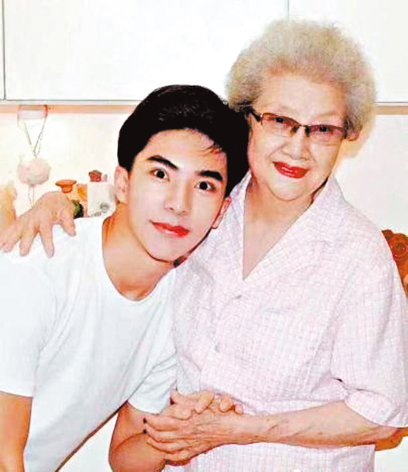 ◆郭雨昂與京劇名家張南雲。受訪者供圖