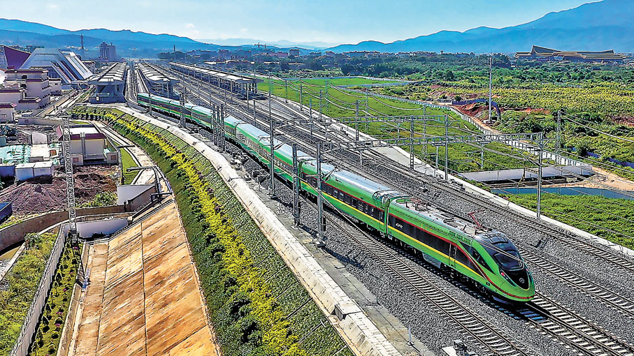 ◆ 連接中國（昆明）至老撾（萬象）的中老鐵路，去年12月3日正式開通運營以來，在中國和東盟間構建起一條便捷的物流通道。 