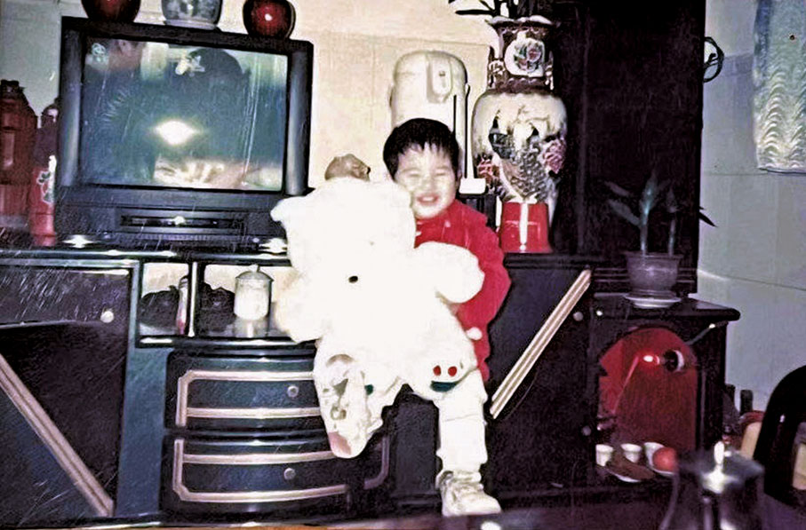 ◆曾比特的童年照相當可愛。