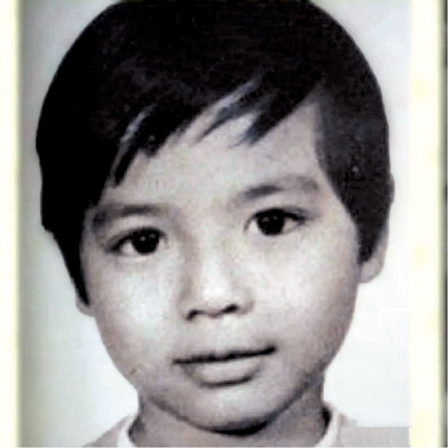 ◆從五官看，很容易就猜到這是幼童時的李克勤。