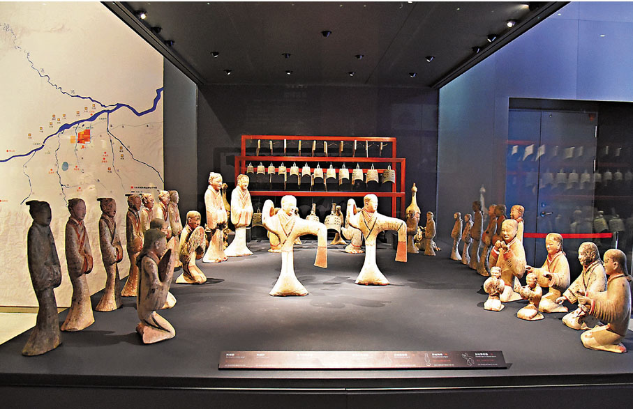 ◆漢代樂舞俑。記者李陽波 攝