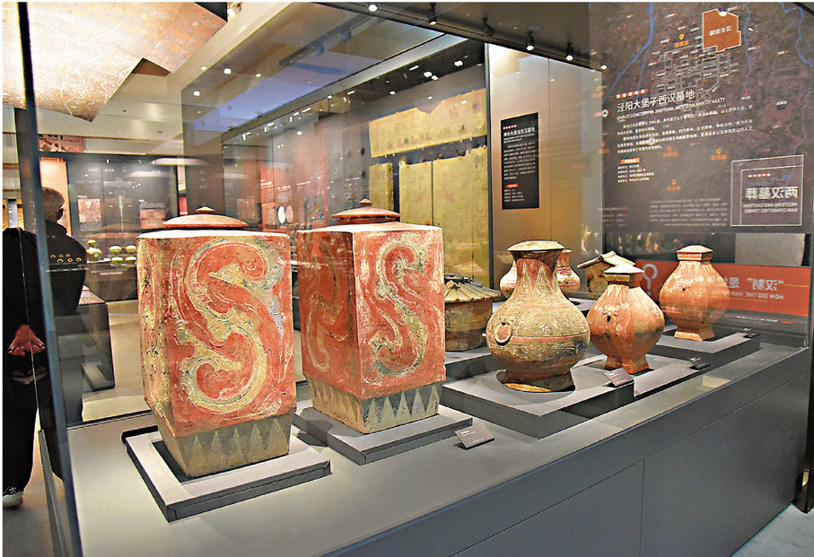 ◆漢代彩繪陶倉。記者李陽波 攝