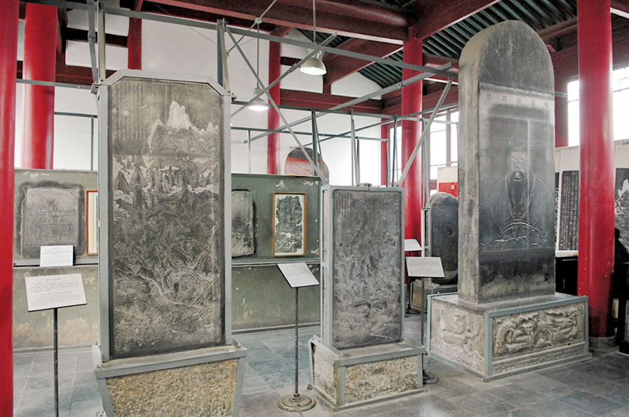 ◆西安碑林擁有近四千方碑版和近千件石刻藝術品的宏富館藏。