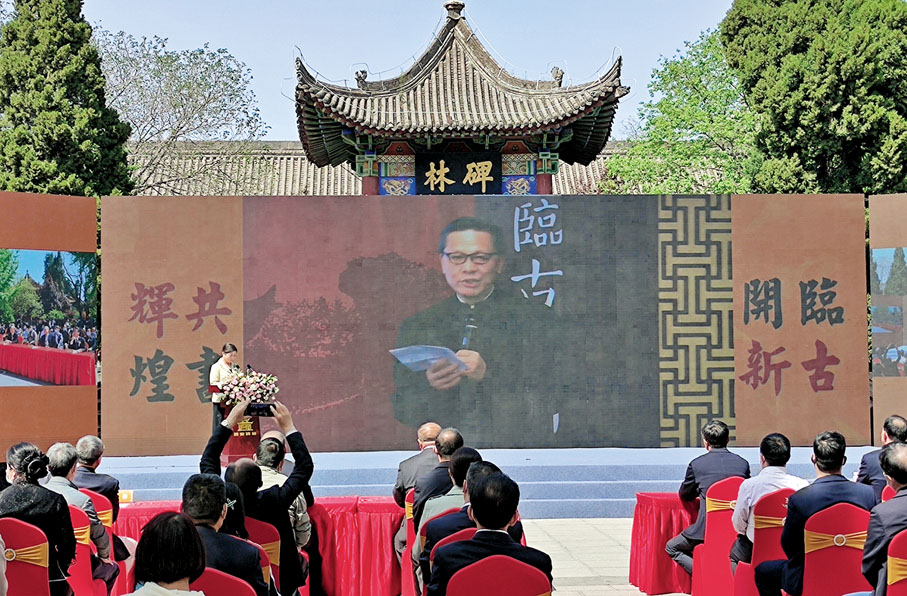 ◆台灣中華翰維文化推廣協會理事長陳春霖在台灣分會場致辭。